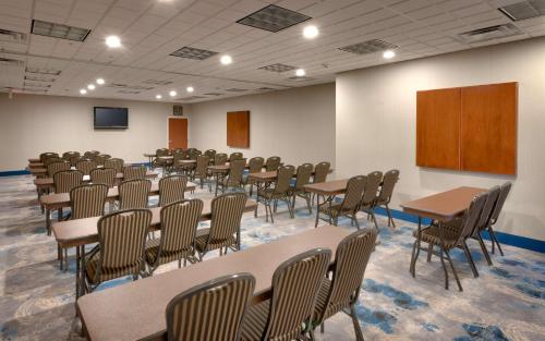 Hampton Inn & Suites Pocatello - image 12