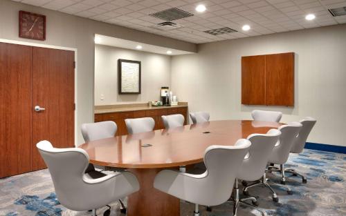 Hampton Inn & Suites Pocatello - image 6
