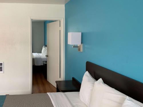 Deluxe Suite with Sea View - Non-smoking