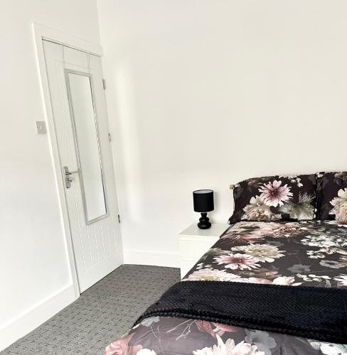 Convenient & Modern Private Bedroom Space near Barnsley Hospital