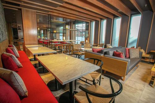 Lobby, Hampton by Hilton Bariloche in San Carlos de Bariloche