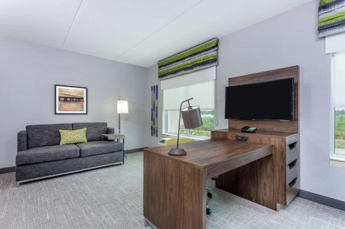 1 king bed, 1 sofa bed