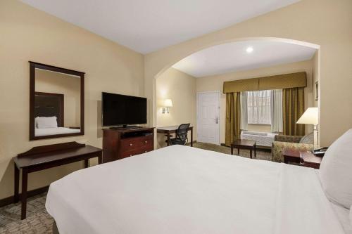 Best Western Windsor Suites - image 14