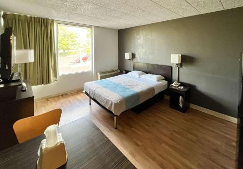 Studio 6 Suites Clarion PA - image 2