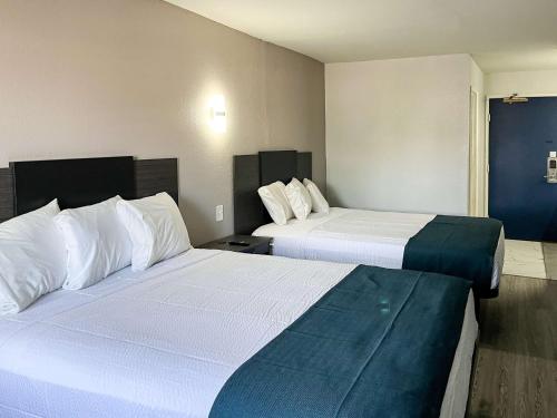 2 queen beds
