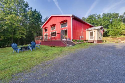 Secluded Berkeley Springs Home with Fire Pit and Deck! in Morton Grove, USA