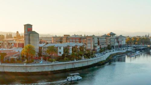 Napa River Inn, Napa