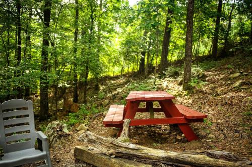 The Americana - Parker Creek Bend Cabins