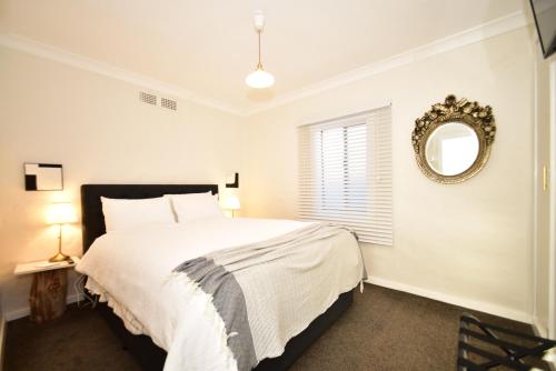 Macleay Cottage with plunge pool and local arts