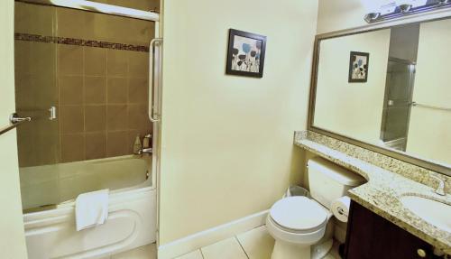 Vancouver Metrotown Guest House 8 mins walk to Sky Train in Burnaby, Canada