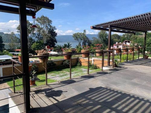 Casa con vista al lago in Valle de Bravo, Mexico