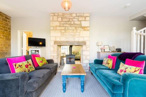Anchor Weighbridge House, Winchcombe - 4 bed, 4 bath - Tap to explore photos