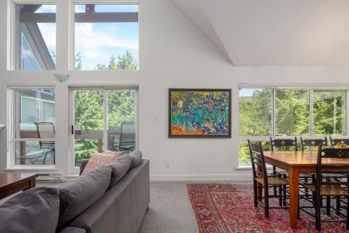 Gorgeous Chalet with Fairway Views by Harmony Whistler, Whistler (fotografie 8)