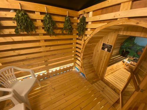 2 bunk beds