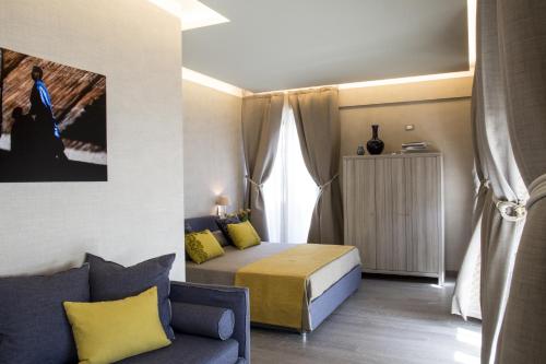 1 king bed, 1 twin bed, 1 sofa bed