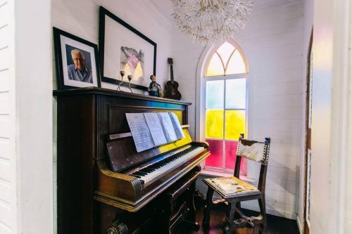 BELLINGEN CONVERTED CHURCH on the river (Pet Friendly) in Fernmount