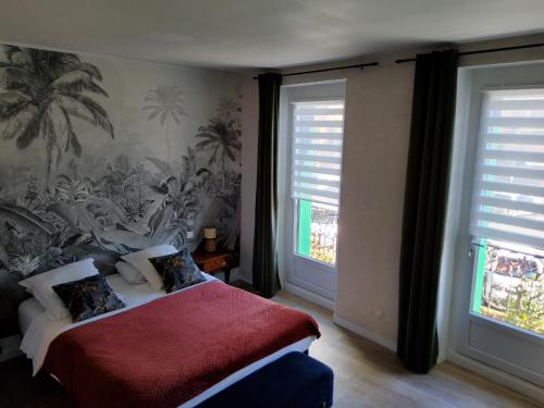 1 queen bed, 1 double bed, 1 twin bed