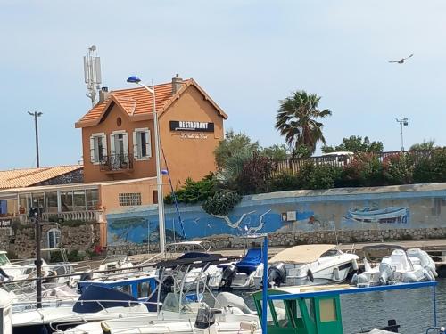 Le Mooréa 2 est à 5 min de l'hyper centre et plages