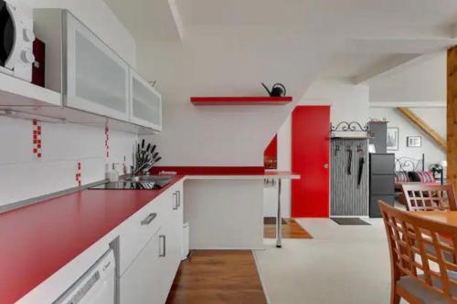 Lenka's cozy Red studio + Lenka's cozy Gold apartment, Прага (фото 11)