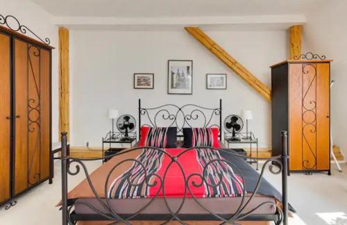 Lenka's cozy Red studio + Lenka's cozy Gold apartment, Прага (фото 4)