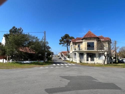Viesnīcas āriene, Un studio dans une villa balnéaire (Un studio dans une villa balneaire) in Saint Michel Chef Chef