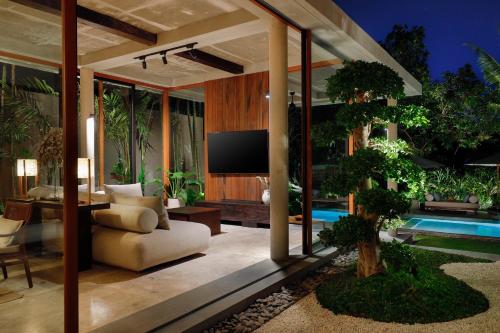 Seven-Bedroom Villa with Private Pool  image 10