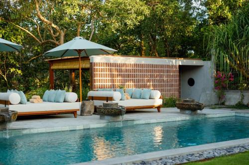 Seven-Bedroom Villa with Private Pool  image 3