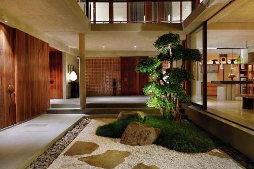 Seven-Bedroom Villa with Private Pool  image 1
