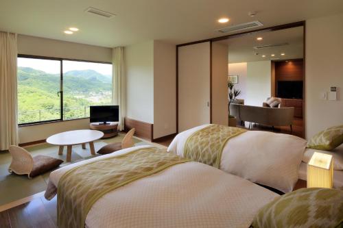 Junior Suite with Mountain View