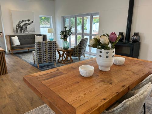 Bar/lounge, Mirabelle Guesthouse in Franschhoek