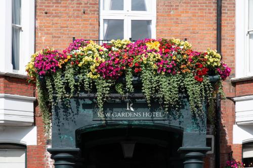 Kew Gardens Hotel - image 3