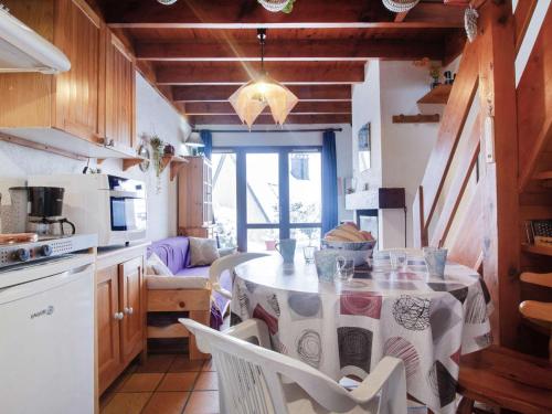 Chalet duplex 4 pers. avec cheminée et parking - Viella - FR-1-402-48 (Chalet duplex 4 pers. avec cheminee et parking - Viella - FR-1-402-48) in Viella