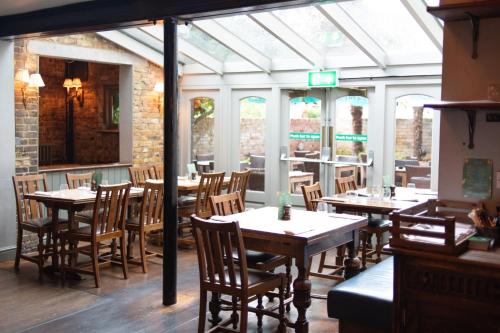 Kew Gardens Hotel - image 13