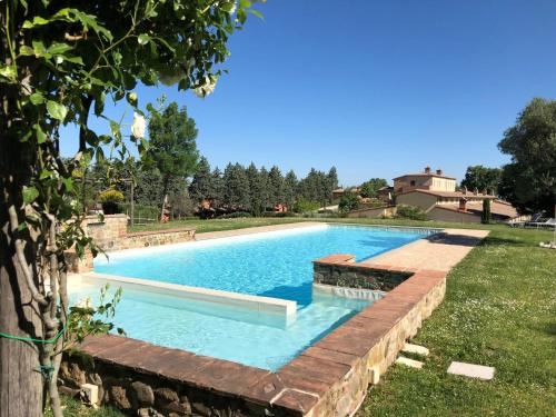 Luxury Resort with swimming pool in the Tuscan countryside, apartments with private outdoor area with panoramic view