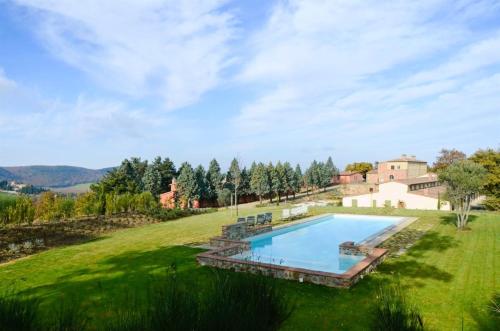 Luxury Resort with swimming pool in the Tuscan countryside, apartments with private outdoor area with panoramic view