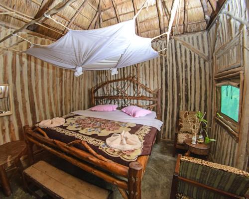 Dave the Cave Eco Lodge and Cultural Campsite in Mweya