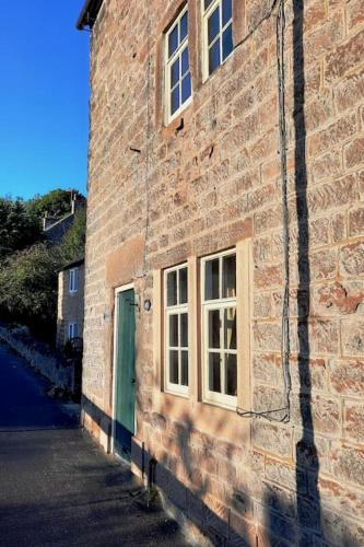 18th-Century three-bedroom Mill Worker's Cottage