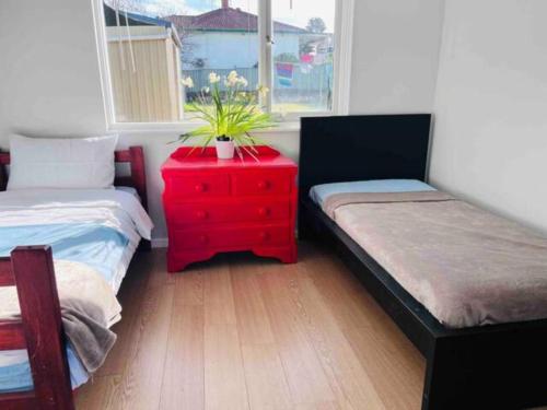 Twin Room -2single beds in share house in Queanbeyan & Canberra - Queanbeyan