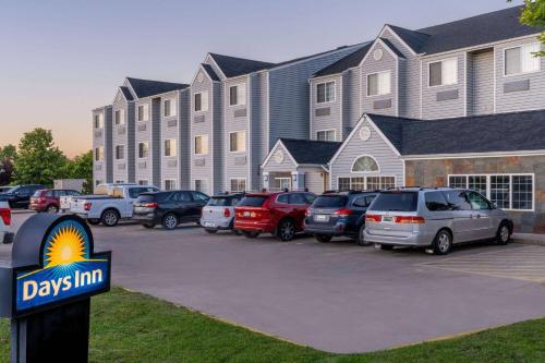 Days Inn & Suites by Wyndham Greeley