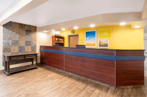 Days Inn & Suites by Wyndham Greeley