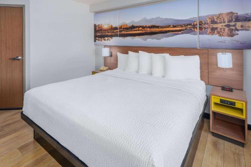 Days Inn & Suites by Wyndham Greeley in Greeley, USA