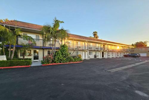 Travelodge Inn & Suites by Wyndham Fullerton