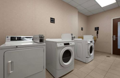 Hampton Inn Belmont at Montcross - image 10
