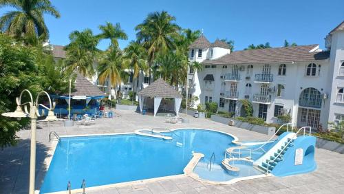 Beach One Bedroom 2 in Fisherman's Point