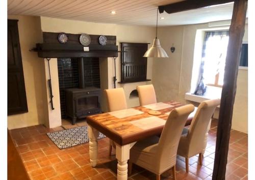 2 bedrooms, 4 beds