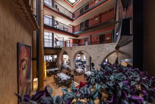 餐廳, 本納迪克提諾修道院酒店 (Hotel Monasterio Benedictino.) in 卡拉泰烏德