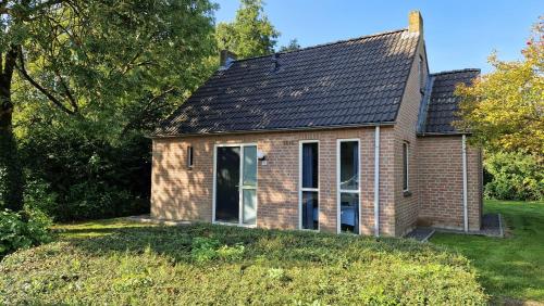  Gezellig 6pers Familiehuis grote tuin met BBQ aan meer Gelderland in Ewijk