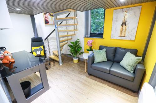 Cheery Bright City Loft Studio