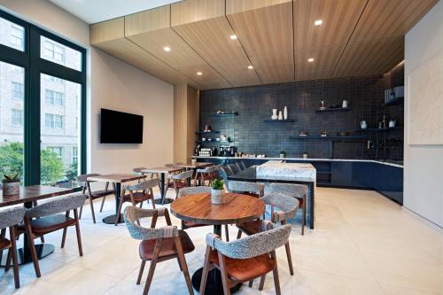 492922816 AC Hotel by Marriott Fort Worth Downtown