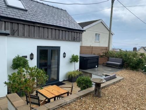 The Side, Gower - Cosy, Coastal, Sea Views & Hot Tub